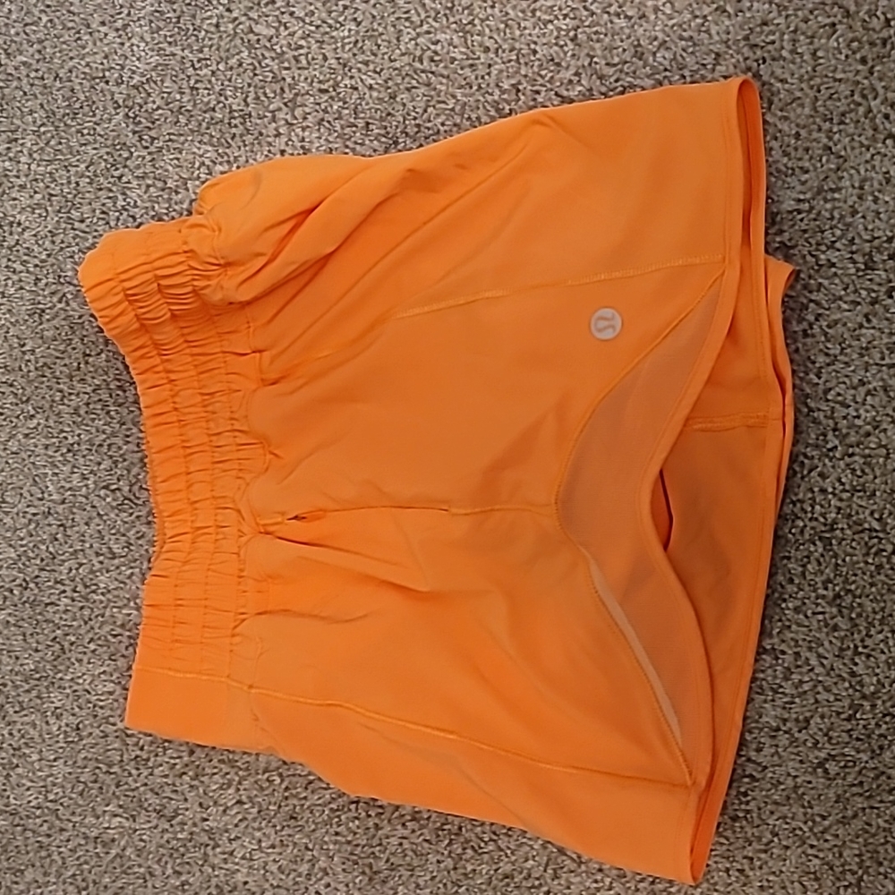 Lululemon Hottie Hot 2.5 inch shorts